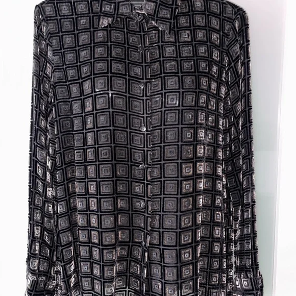 Script Cut Velvet Blouse - Picture 7 of 8